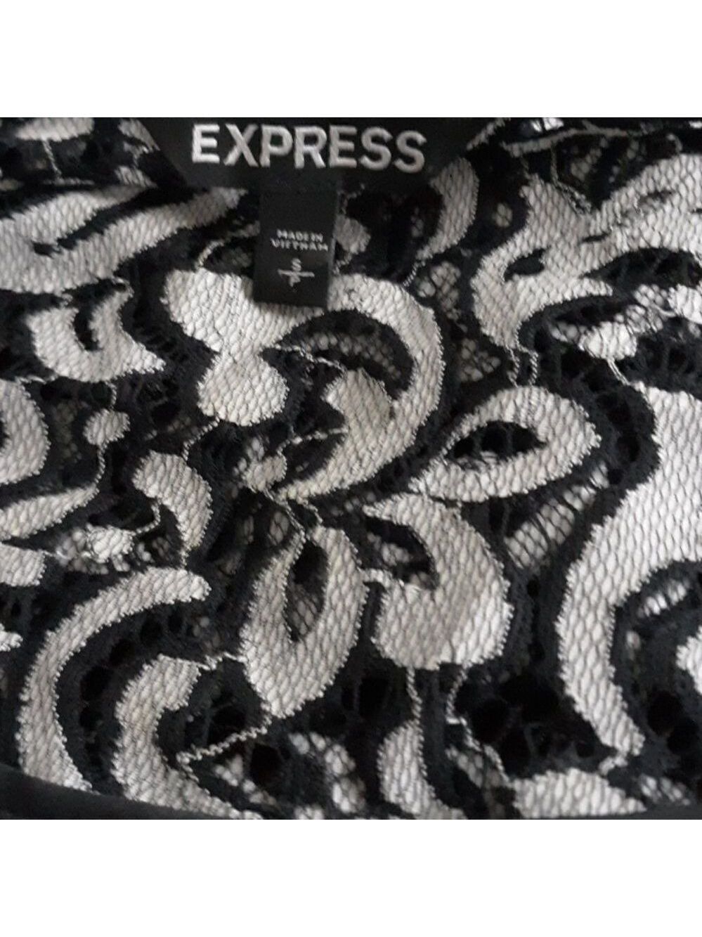 ExpressāSeeThuĀ Blouse - Picture 5 of 8